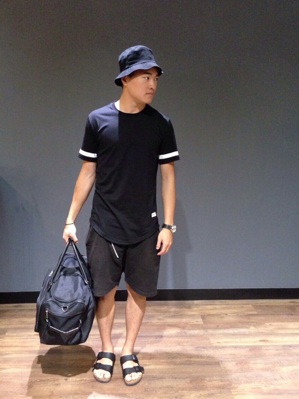 「ZARA、birkenstock、stampd'LA、demarcolab」｜「BIRKENSTOCKのアイテム（サンダル、ブラック系）」を使った、MessiWuさん（メンズ・180cm）の夏コーディネートの1枚目の写真