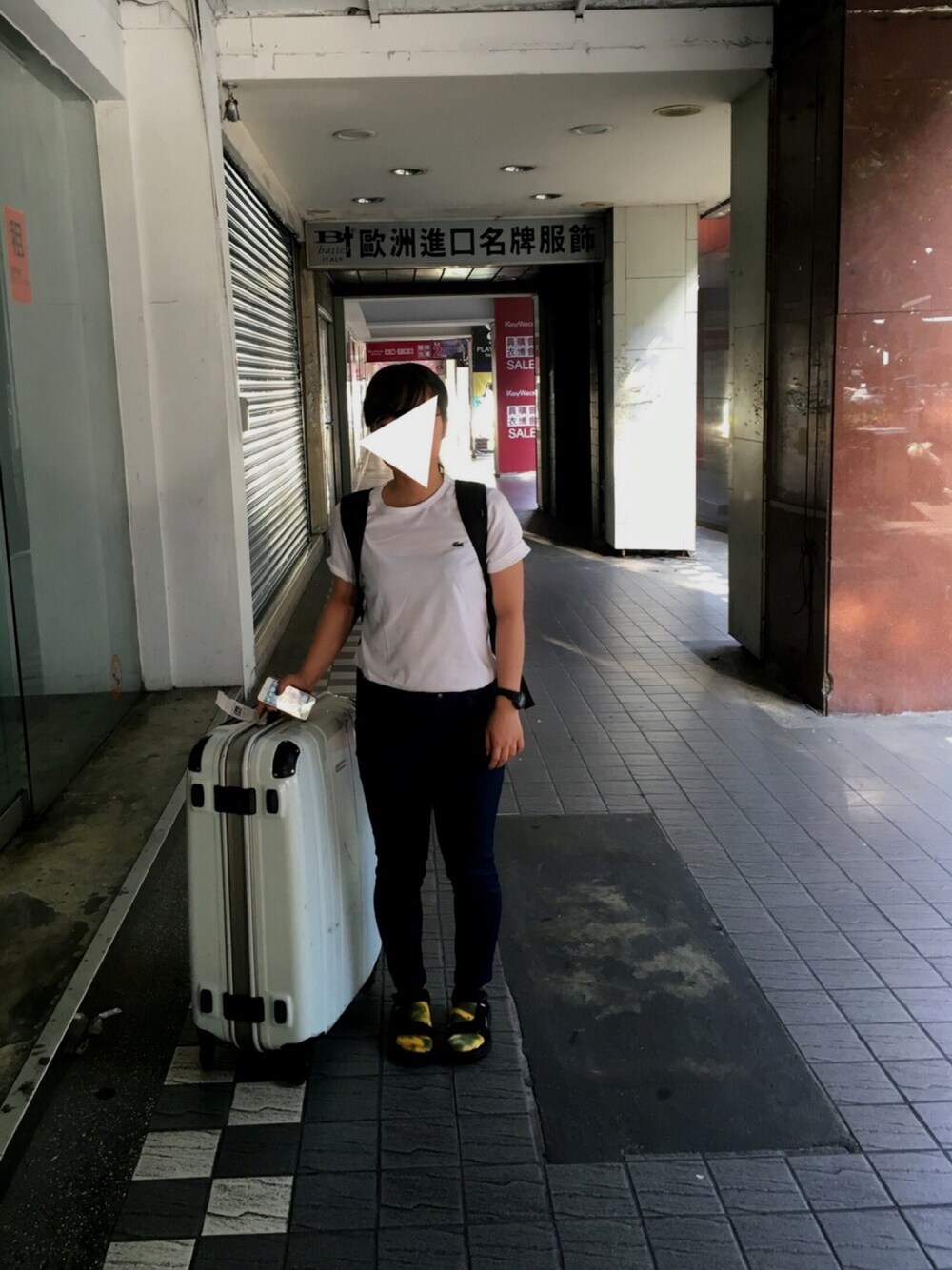 「シンプル、夏、カジュアル、白Tシャツ、teva、バックパック、LACOSTE、Taiwan、TAIPEI」｜「NIKEのWEGO/NIKE アクセスハーフデイバックパック（バックパック/リュック、ブラック系）」を使った、mana3238さん（レディース・148cm）の夏コーディネートの1枚目の写真