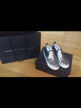 「Marc by Marc Jacobs（マークバイマークジェイコブス）のアイテム（スニーカー）」を使った、남윤주さん（レディース・158cm）の春コーディネート