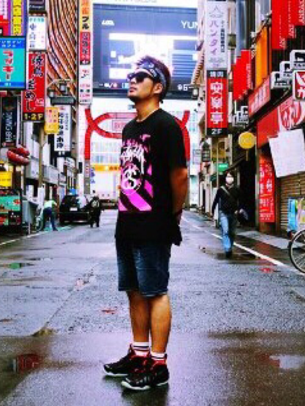 「KENZO、stussy、NIKE」｜「STUSSYのアイテム（Tシャツ/カットソー、ブラック系）」を使った、fragmentさん（メンズ・178cm）の夏コーディネートの1枚目の写真
