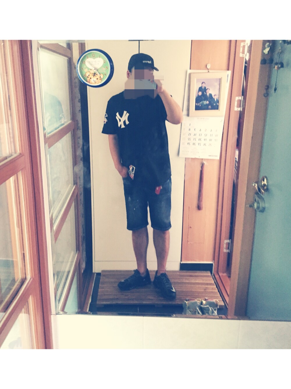 「supreme、mastermind JAPAN、FCRB」｜「whysevenplusのアイテム（その他パンツ、ブルー系）」を使った、fragmentさん（メンズ・178cm）の夏コーディネートの1枚目の写真