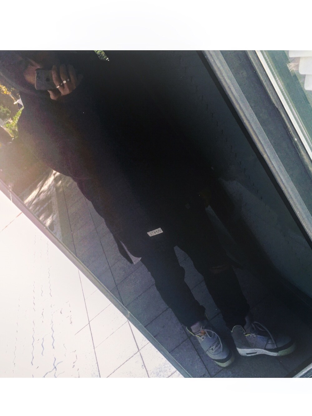 「airyeezy、airyeezy1、PARRA、patta、off white、OFF-WHITE、uniformbridge」｜「NIKEのアイテム（スニーカー、グレー系）」を使った、fragmentさん（メンズ・178cm）の秋コーディネートの1枚目の写真