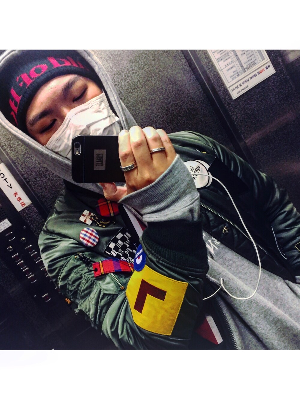 「swagger、alpha、alphaindustries、MA-1、supreme、Supreme(シュプリーム)、Chrome Hearts、PIGALLE」｜「Supreme のアイテム（ニットキャップ/ビーニー、ブラック系）」を使った、fragmentさん（メンズ・178cm）の冬コーディネートの1枚目の写真