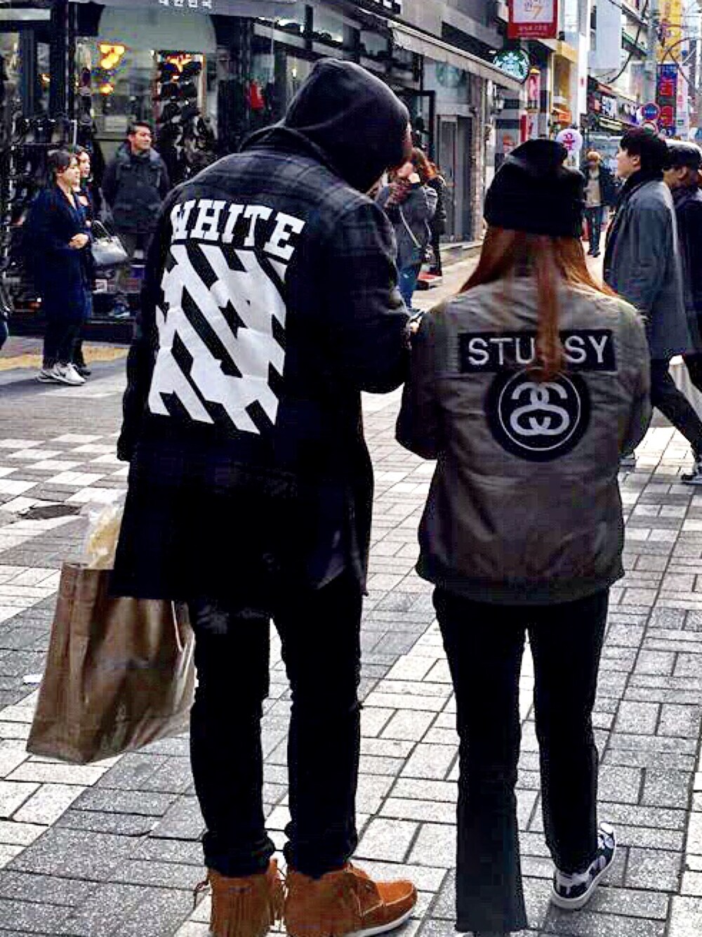 「visvim、スニーカー、mastermind、mastermind JAPAN、off white、OFF-WHITE、Pharrell Williams、adidas originals、stan smith、OPENING CEREMONY」｜「COMME des GARCONSのアイテム（トートバッグ、ベージュ系）」を使った、fragmentさん（メンズ・178cm）の冬コーディネートの1枚目の写真