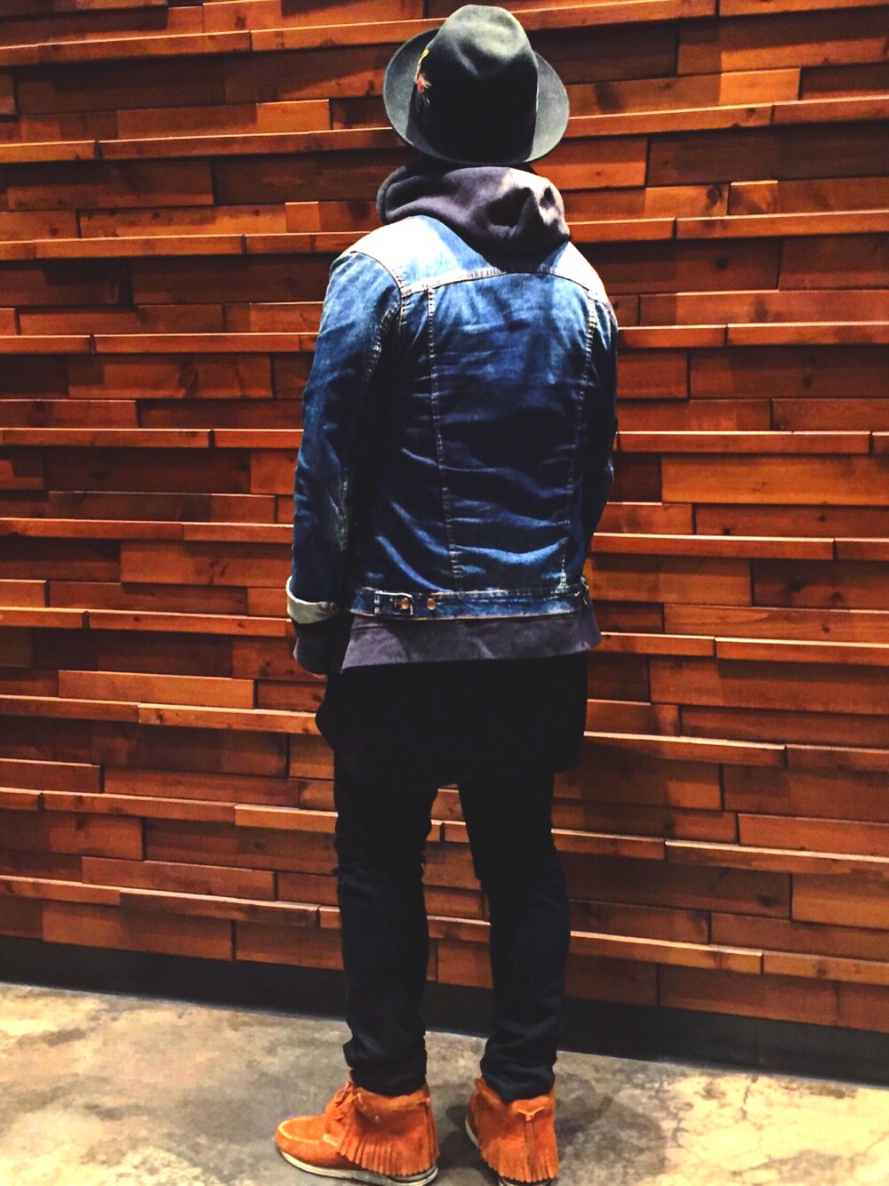 「visvim、mastermind JAPAN、ZARA、NewYorkHat、PARRA、patta、H&M」｜「ZARAのアイテム（デニムジャケット、ブルー系）」を使った、fragmentさん（メンズ・178cm）の春コーディネートの1枚目の写真