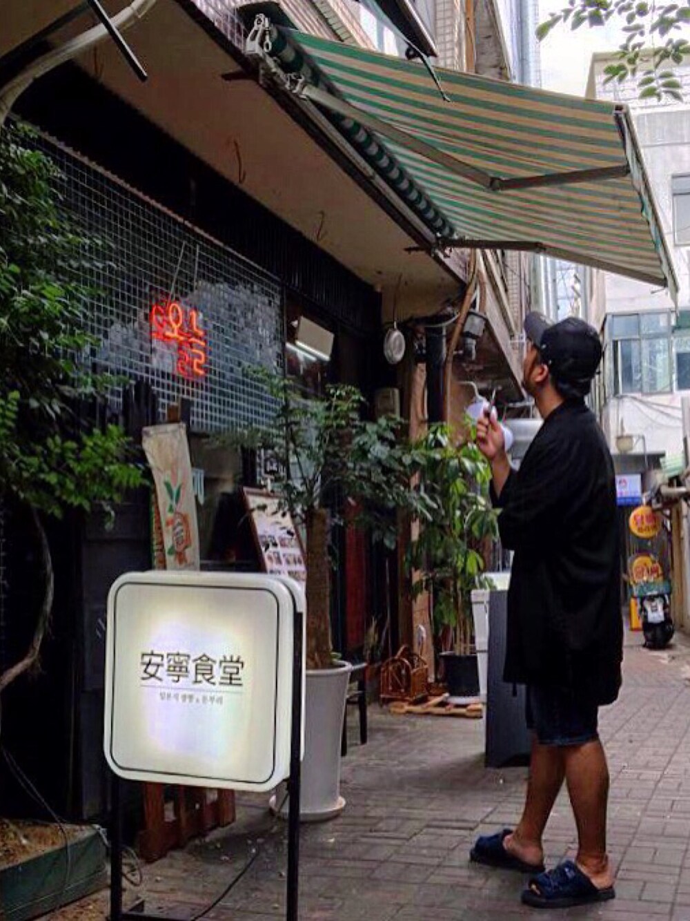 「SOPHNET.、visvim、HAIDER ACKERMANN、mastermind JAPAN」｜「mastermind JAPANのアイテム（キャップ、ブラック系）」を使った、fragmentさん（メンズ・178cm）の夏コーディネートの1枚目の写真