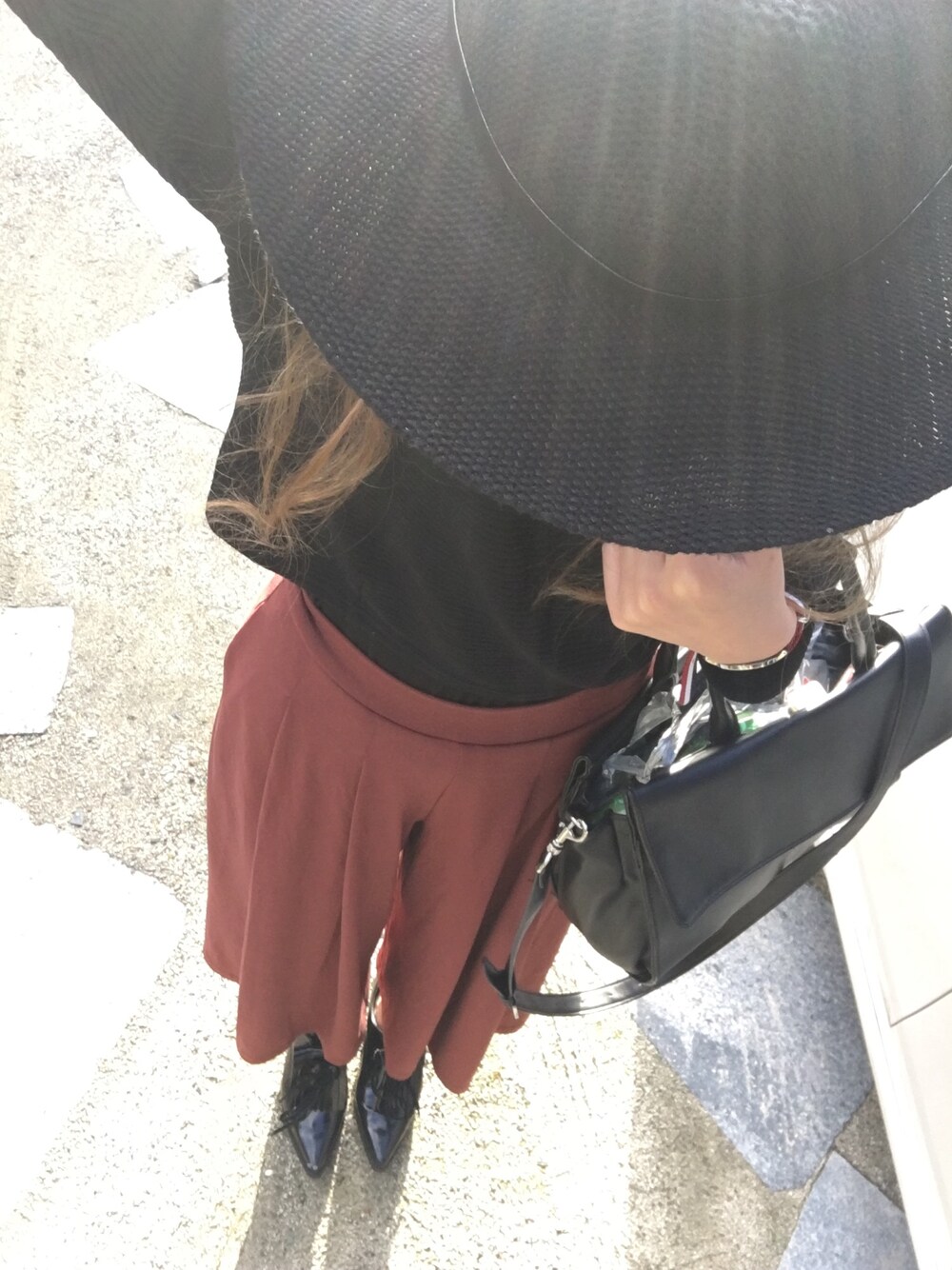 「秋、ガウチョパンツ」｜「EMODAのアイテム（帽子、ブラック系）」を使った、ro.01さん（レディース・165cm）の秋コーディネートの1枚目の写真