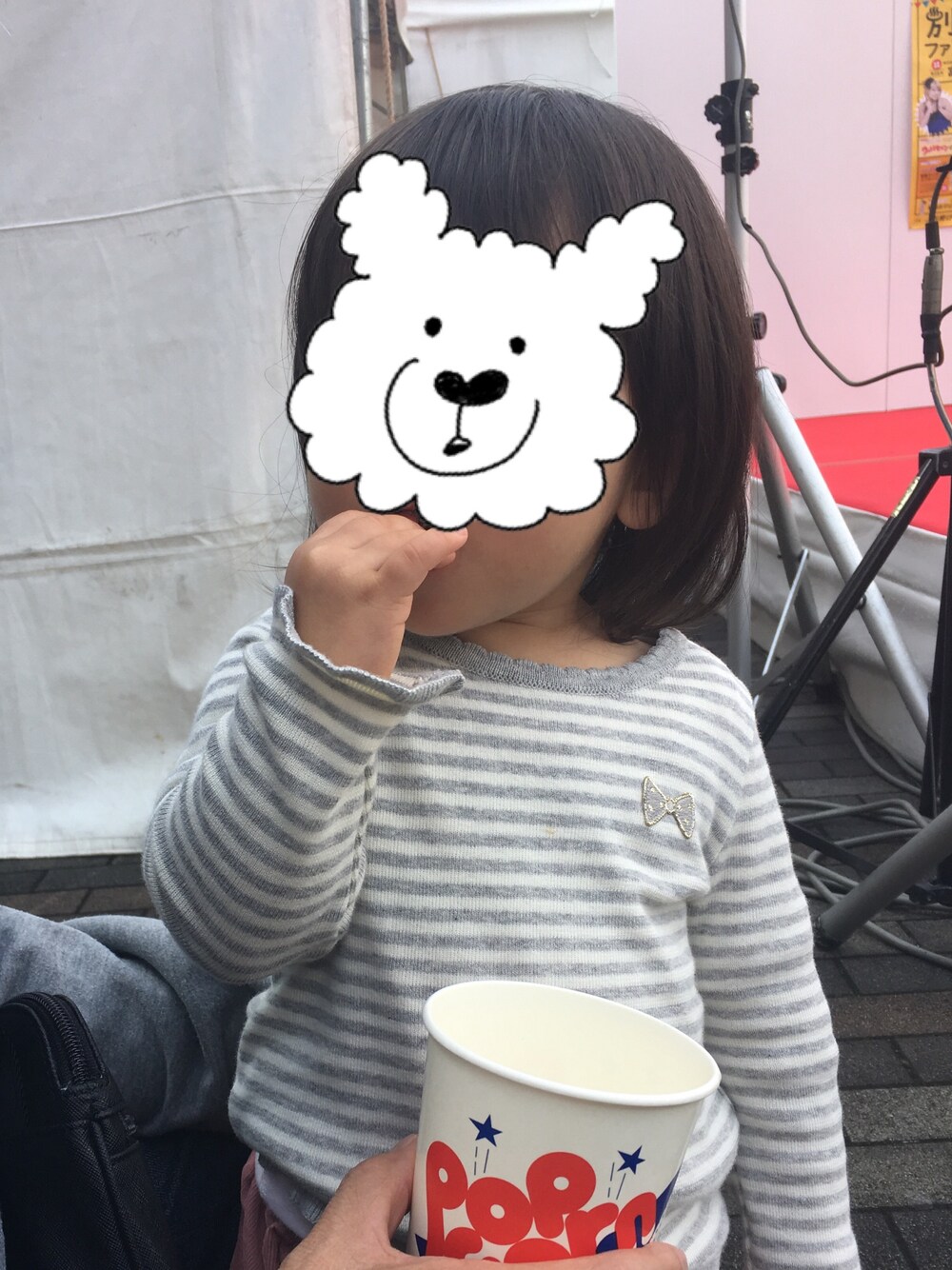 「KP DECOのアイテム（ニット/セーター、グレー系）」を使った、kanaさん（キッズ・80cm）の秋コーディネートの1枚目の写真