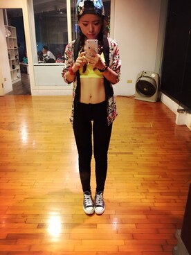 「CONVERSE ALL STAR（コンバースオールスター）のアイテム（スニーカー、ブルー系）」を使った、Joanne Caoさん（レディース・152cm）の秋コーディネート