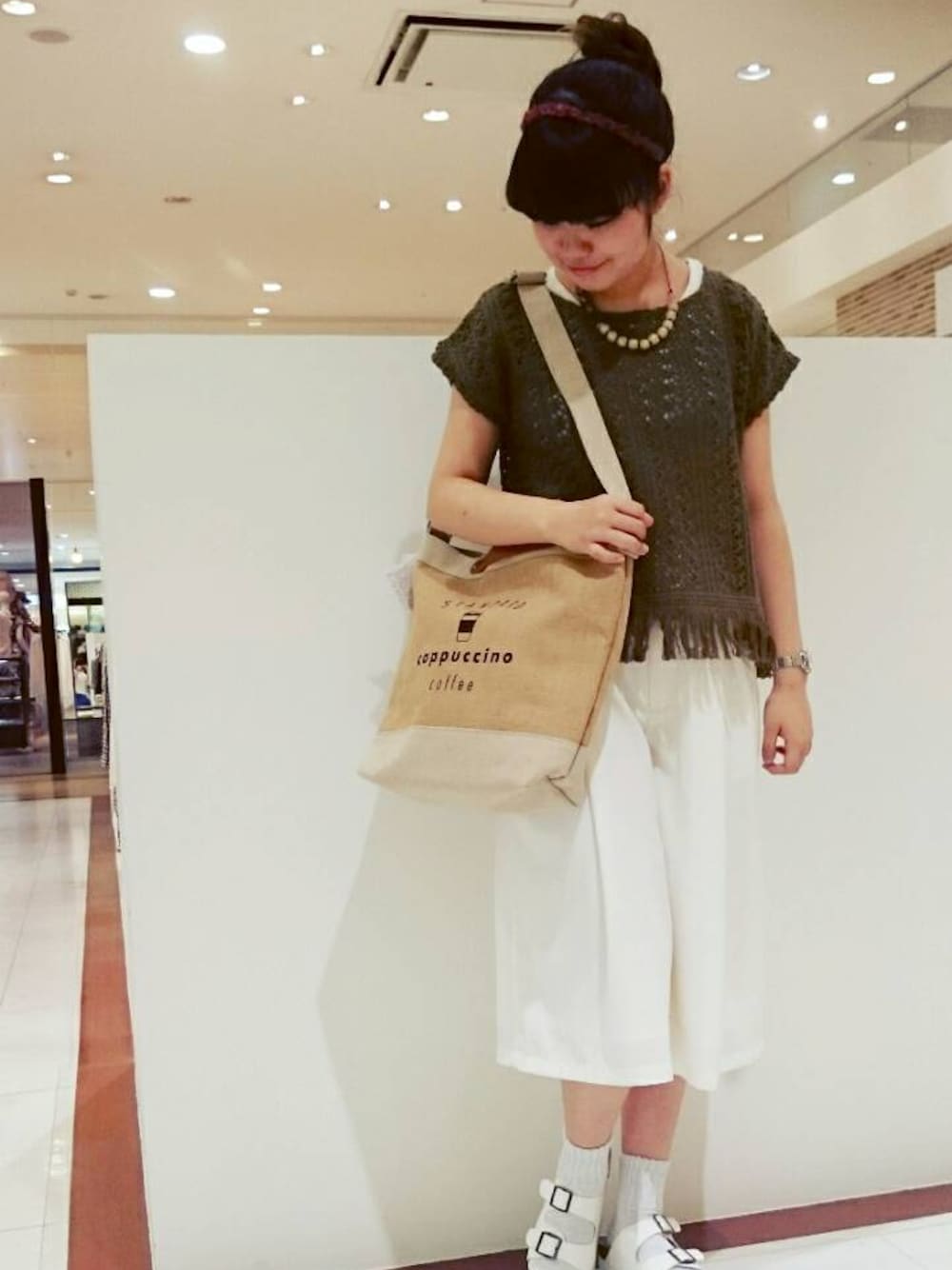 「AS KNOW AS PINKY、AS KNOW AS、ガウチョパンツ、厚底サンダル、ボヘミアン、カーキ、サンダルに靴下」｜「ASZAKKAの厚底Wﾍﾞﾙﾄｻﾝﾀﾞﾙ（サンダル、ホワイト系）」を使った、モリオカさん（レディース・160cm）の春コーディネートの1枚目の写真