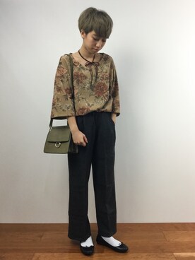 「ゆったりシルエット」｜「アイテム（スラックス）」を使った、MIKULUさん（レディース・157cm）の秋コーディネート
