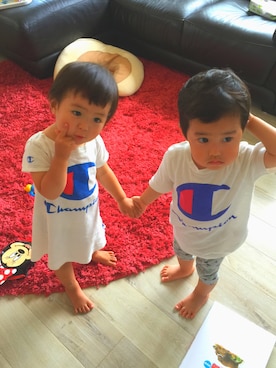 「Champion（チャンピオン）のアイテム（Tシャツ/カットソー、ホワイト系）」を使った、Rin Koizumiさん（キッズ）の夏コーディネート