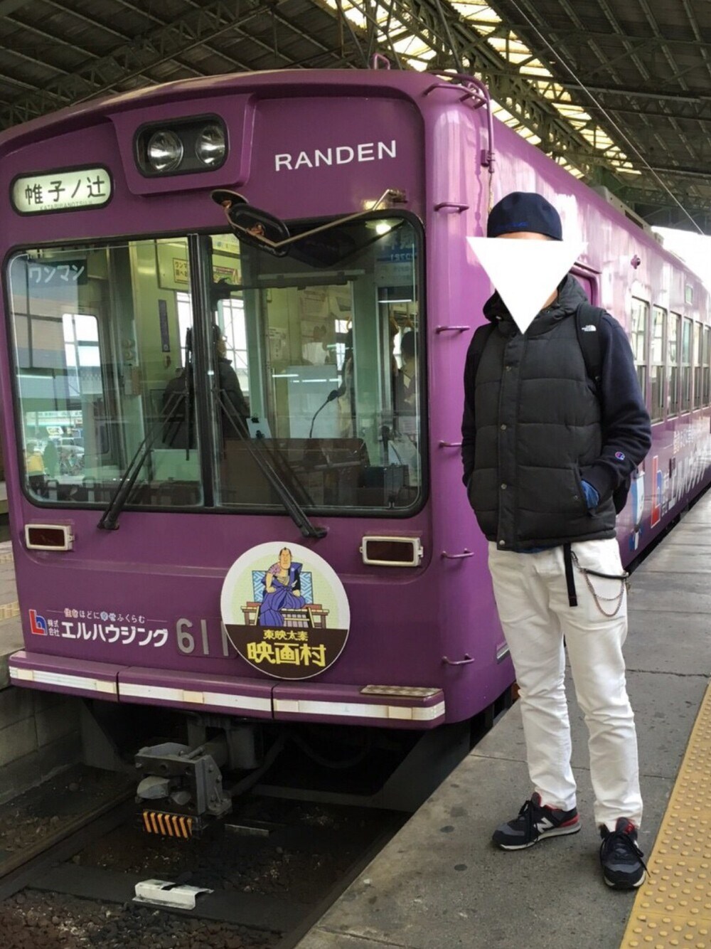 「金閣寺、電車、プチプラ」｜「GUのアイテム（ダウンベスト、グレー系）」を使った、pandaさん（メンズ・176cm）の冬コーディネートの1枚目の写真