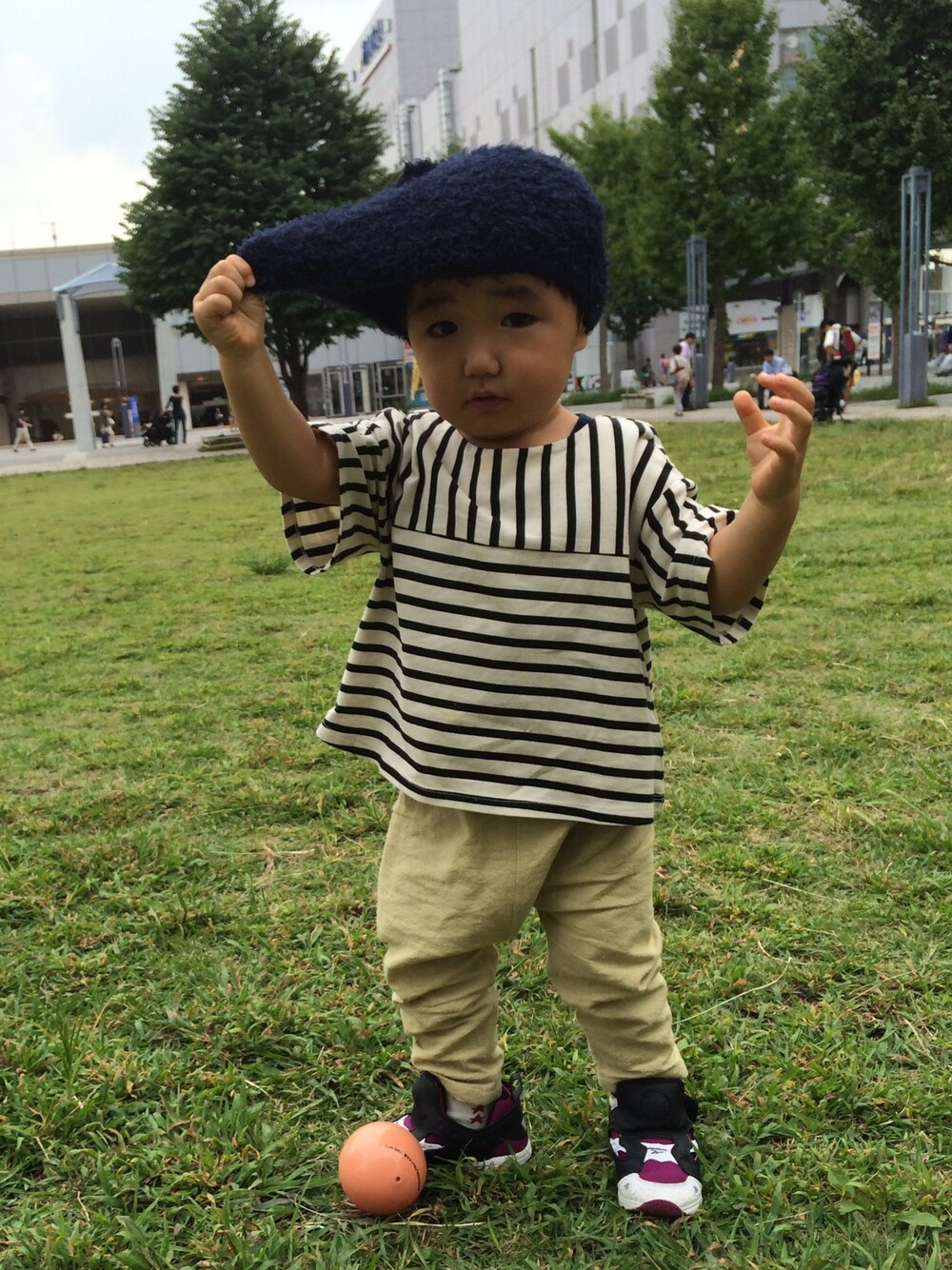 「cokitica、green label relaxing、handmade、サルエルパンツ」｜「cokiticaのcokitica（ニットキャップ/ビーニー、その他）」を使った、eichiさん（キッズ・90cm）の秋コーディネートの1枚目の写真