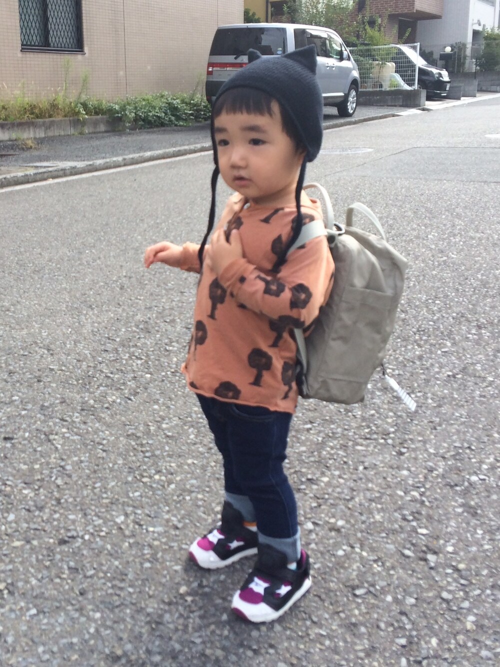 「ニットキャップ、bobochoses、petitmain、ハンドメイド、カンケンミニ」｜「mataoのmatao Newcatbonnet（ニットキャップ/ビーニー、ブラック系）」を使った、eichiさん（キッズ・90cm）の秋コーディネートの1枚目の写真