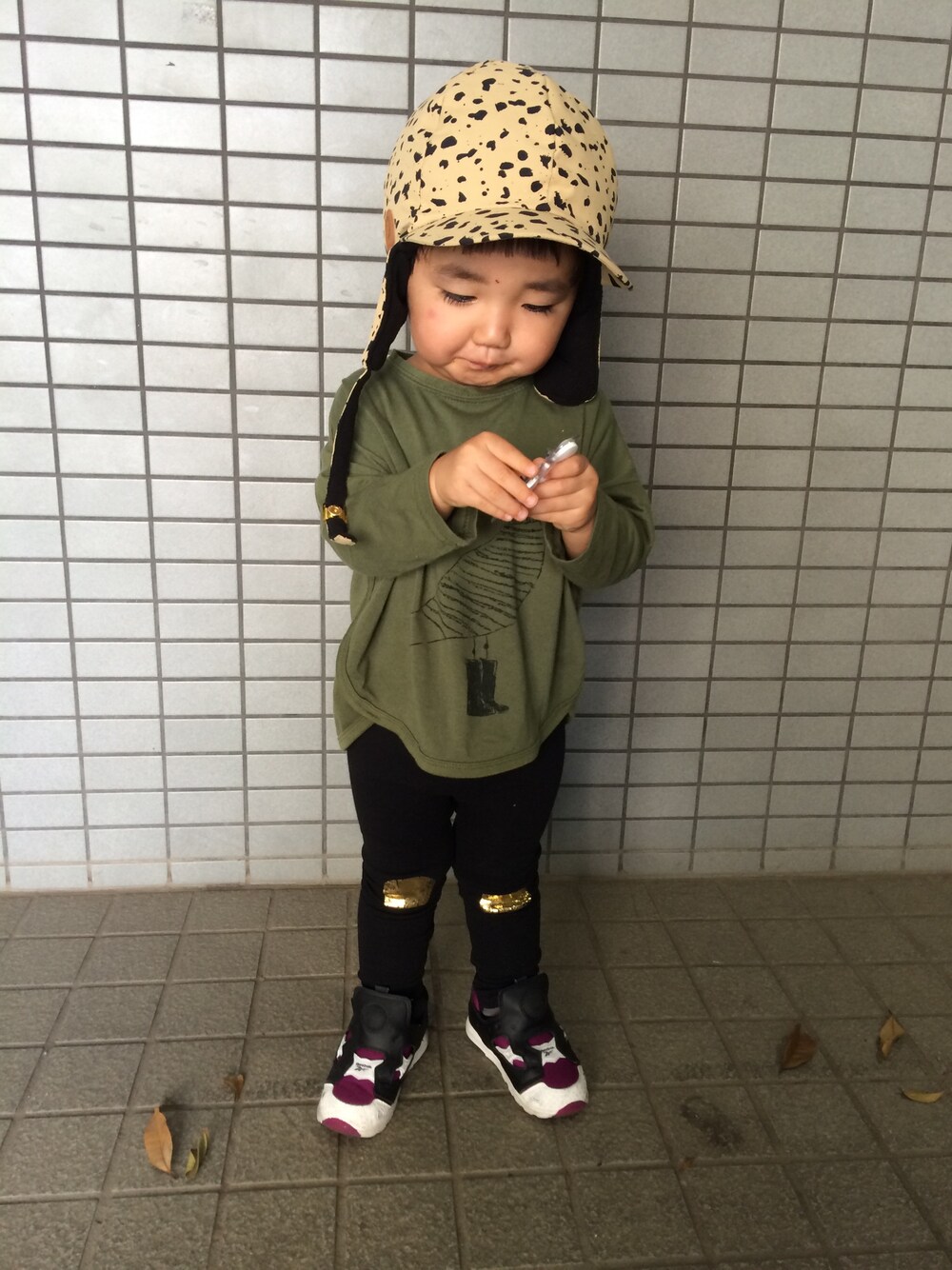 「minirodini、レオパード柄、韓国子供服」｜「minirodiniのminirodini （キャップ、ベージュ系）」を使った、eichiさん（キッズ・90cm）の秋コーディネートの1枚目の写真