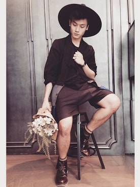 「wearsg」｜「アイテム（Tシャツ/カットソー）」を使った、Edgard Tan Anyeeさん（メンズ・175cm）の冬コーディネート