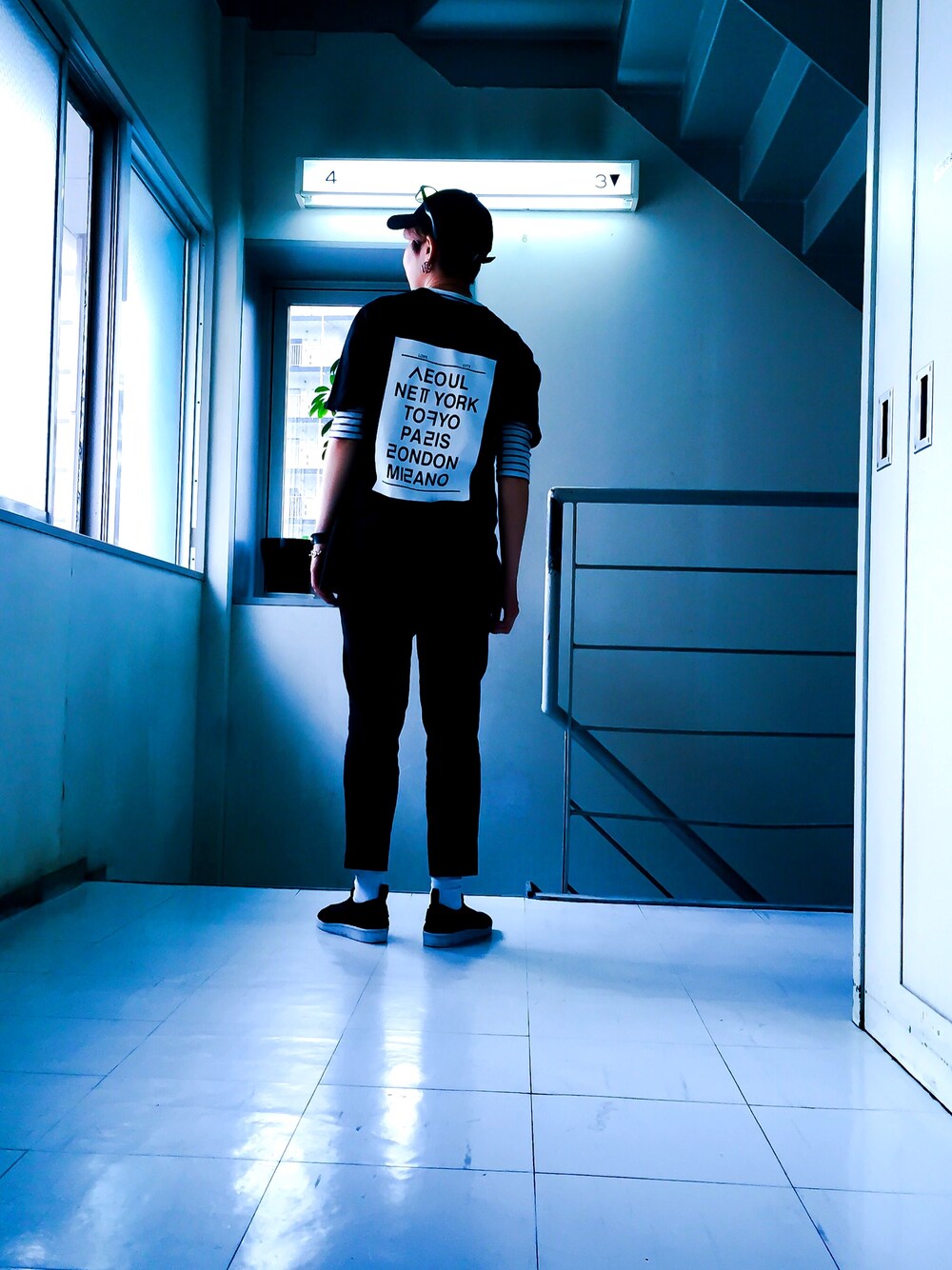 「ootd、monotone、korea」｜「KOREAのアイテム（Tシャツ/カットソー、ブラック系）」を使った、NorikoNakamuraさん（レディース・168cm）の夏コーディネートの1枚目の写真