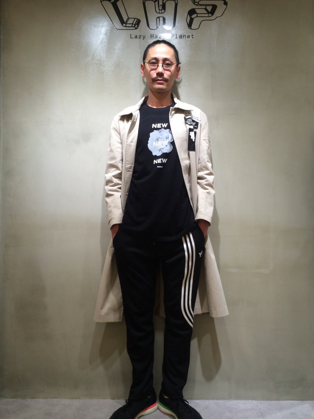 「シンプル、adidas、LHP、street、Y-3、adsr、misbhv、lhpikebukuro」｜「A.D.S.R.のLHP/エルエイチピー/ADSR/エーディーエスアール/ROMEO（サングラス、ブラック系）」を使った、GO HAMAGUCHIさん（メンズ・184cm）の春コーディネートの1枚目の写真