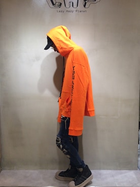 「WHITELAND（ホワイトランド）のアイテム（Hoodies、オレンジ系）」を使った、GO HAMAGUCHIさん（メンズ・184cm）の夏コーディネート