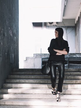 「monochrome」｜「アイテム（サンダル）」を使った、Jovana Zukaさん（レディース・170cm）の秋コーディネート