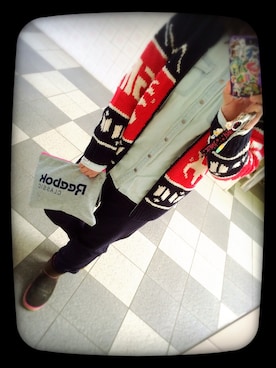 「カウチンセーター」｜「アイテム（クラッチバッグ）」を使った、azulさん（レディース・163cm）の冬コーディネート