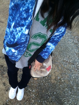 「アイテム（メッセンジャーバッグ、グレー系）」を使った、azulさん（レディース・163cm）の冬コーディネート