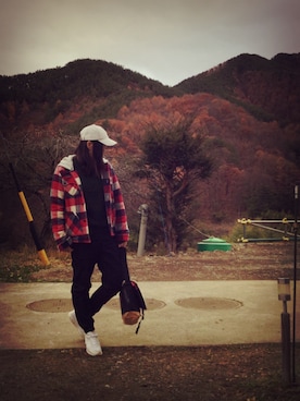 「アイテム（メッセンジャーバッグ、グレー系）」を使った、azulさん（レディース・163cm）の秋コーディネート