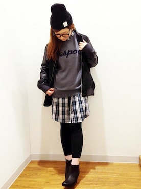 「ロゴニット」｜「アイテム（ミリタリージャケット）」を使った、YUMIRUさん（レディース・155cm）の秋コーディネート