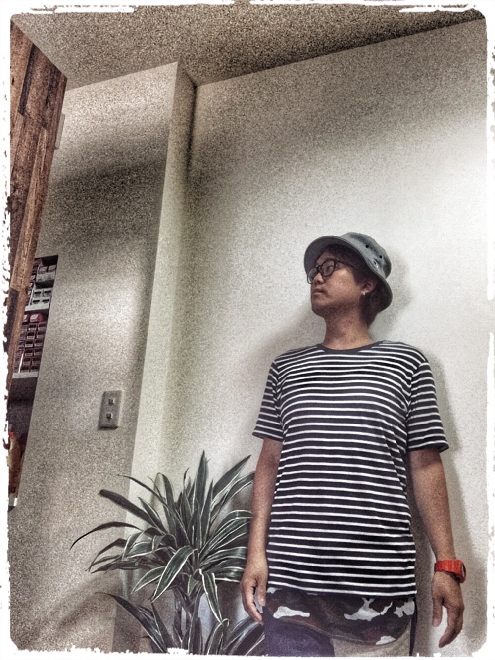 その他のTシャツ/カットソー、その他のタンクトップ、その他のその他パンツを着用したメンズの夏コーディネートの1枚目の写真