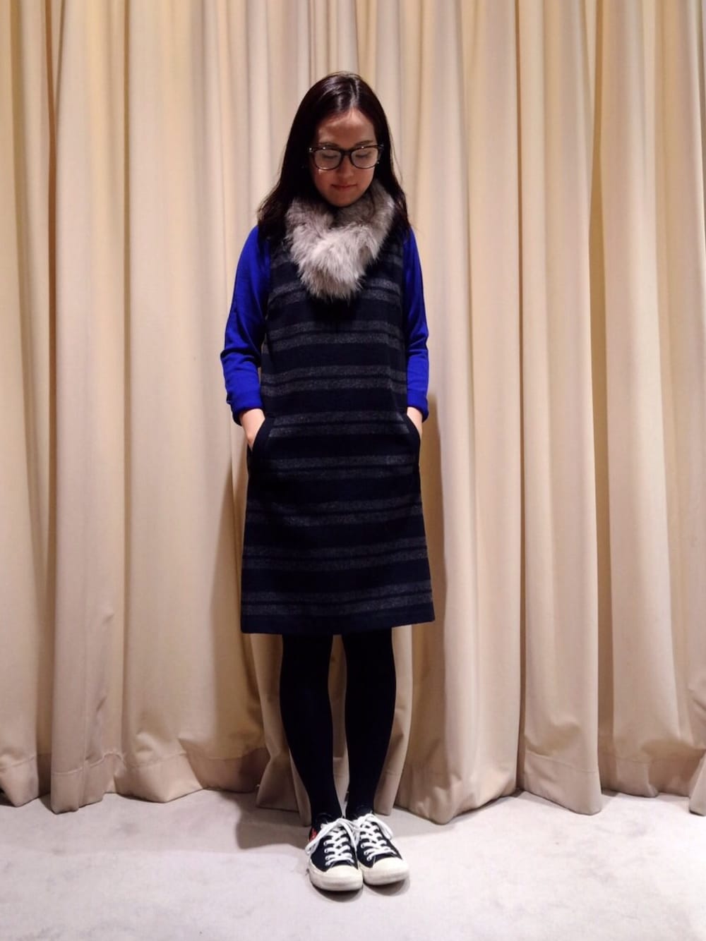 「INTERPLANETのシャギーボーダーＶネックワンピース（ワンピース、ブルー系）」を使った、akihoさん（レディース・162cm）の秋コーディネートの1枚目の写真