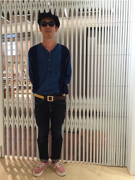 「スタッズベルト」｜「アイテム（スニーカー）」を使った、ShikouHiwatashiさん（メンズ・170cm）の春コーディネート
