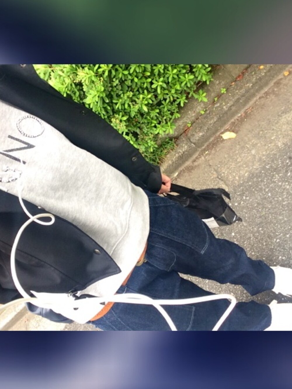 「ボーイズデニム、メンズライク、スニーカーコーデ、エアジョーダン、ジョーダン」｜「Stussy WomenのSpring Cropped Jacket（ブルゾン、ブラック系）」を使った、gugugumeさん（レディース・155cm）の秋コーディネートの1枚目の写真