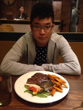 「cndのアイテム（スタジャン、グレー系）」を使った、小漢さん（メンズ）の夏コーディネート
