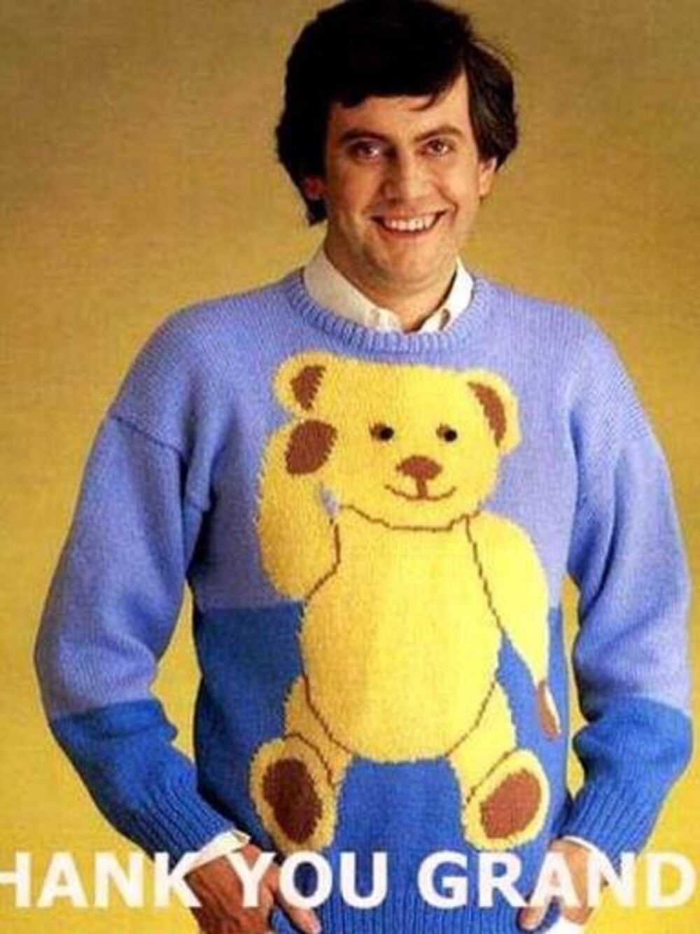 ブルー系のニット/セーターを着用したメンズの冬コーディネートの1枚目の写真