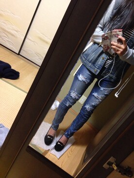 「FOREVER 21（フォーエバー トゥエンティーワン）のアイテム（デニムジャケット、ブルー系）」を使った、Sakura Uedaさん（レディース）の冬コーディネート