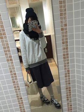 「CIAOPANIC（チャオパニック）の【Ciaopanic】　バイカラー裏毛ラグラン（スウェット、ホワイト系）」を使った、ぺそさん（レディース）の冬コーディネート