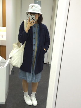 「ワンピース×スニーカー」｜「アイテム（チェスターコート）」を使った、ぺそさん（レディース・169cm）の春コーディネート