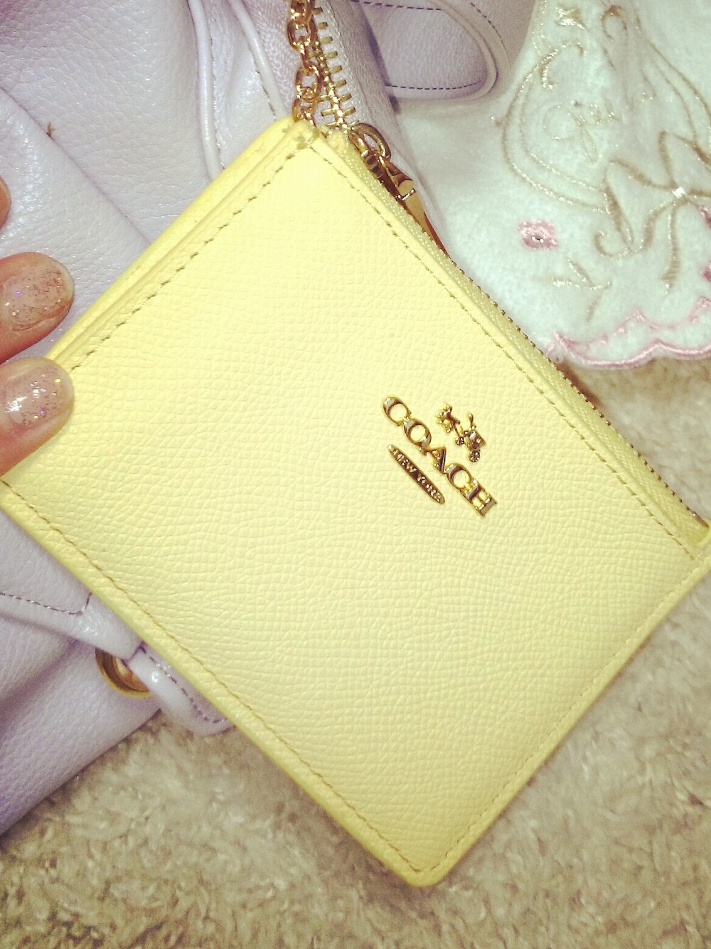 「COACHのアイテム（カードケース、イエロー系）」を使った、fusakapiさん（レディース・156cm）の春コーディネートの1枚目の写真