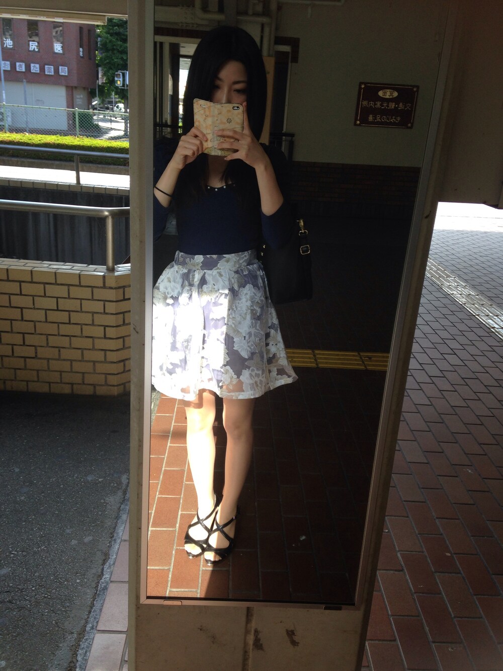 「ROYAL PARTYのネイビー肩フリルトップス（Tシャツ/カットソー、ブルー系）」を使った、sakichapiさん（レディース・159cm）の夏コーディネートの1枚目の写真