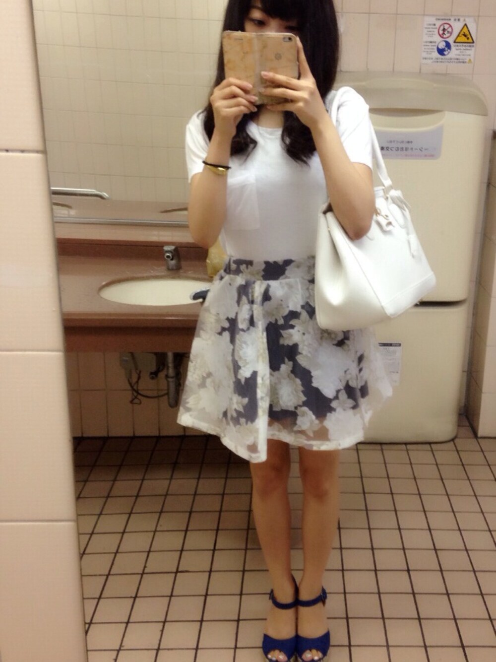 「RANDAのウェッジソールサンダル（サンダル、ブルー系）」を使った、sakichapiさん（レディース・159cm）の夏コーディネートの1枚目の写真