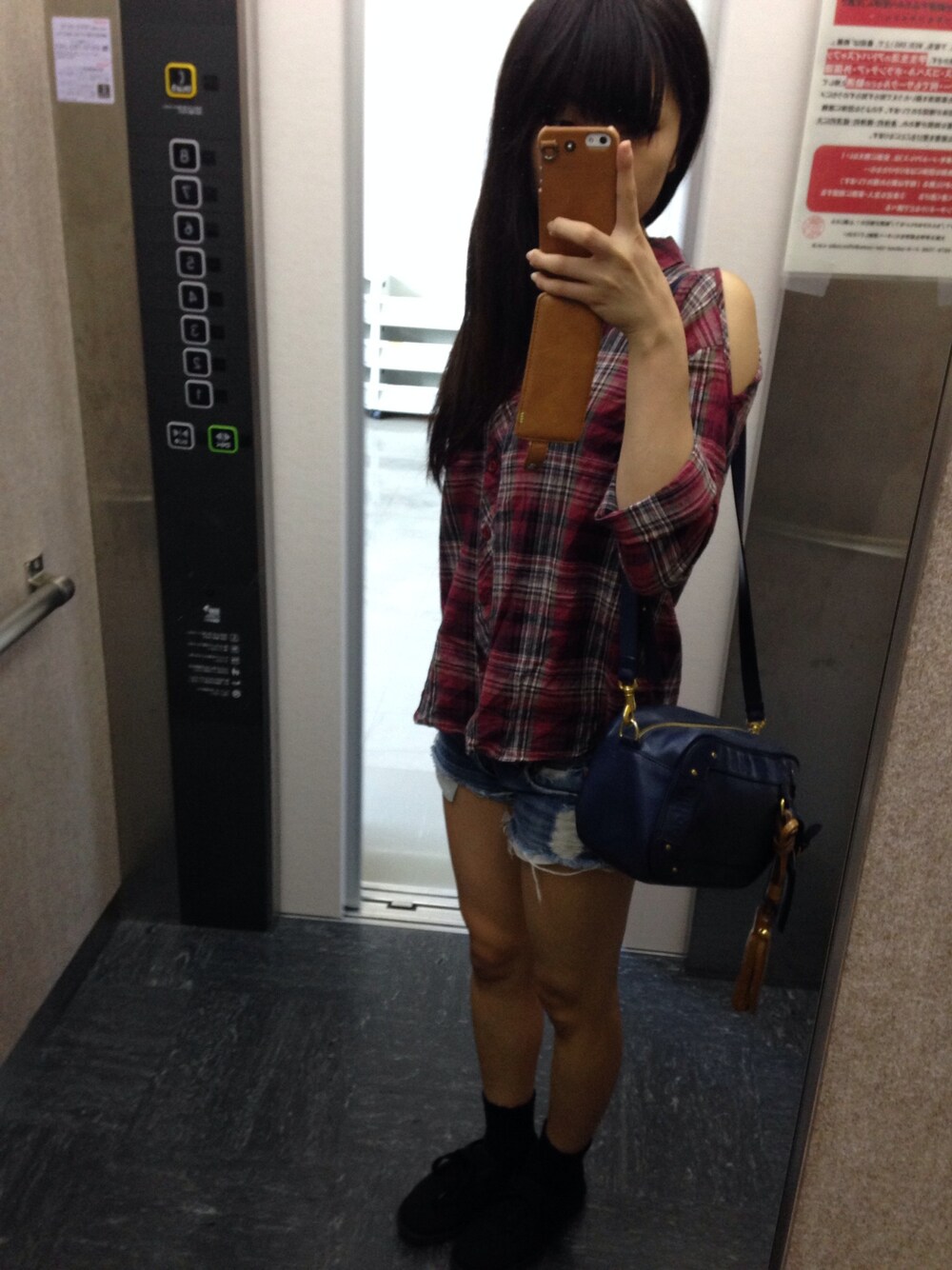 「#checkshirt、#Chloe、#free'smart」｜「FREE'S MARTのチェックシャツ（シャツ/ブラウス、レッド系）」を使った、sakichapiさん（レディース・160cm）の秋コーディネートの1枚目の写真