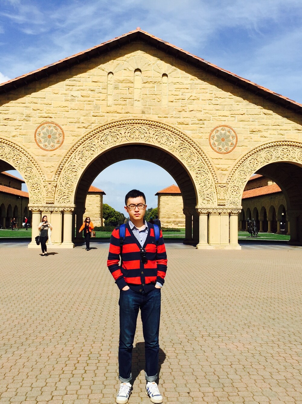 「Stanford university」｜「metersbonweのアイテム（シャツ/ブラウス、ホワイト系）」を使った、NYCライフさん（メンズ・183cm）の春コーディネートの1枚目の写真