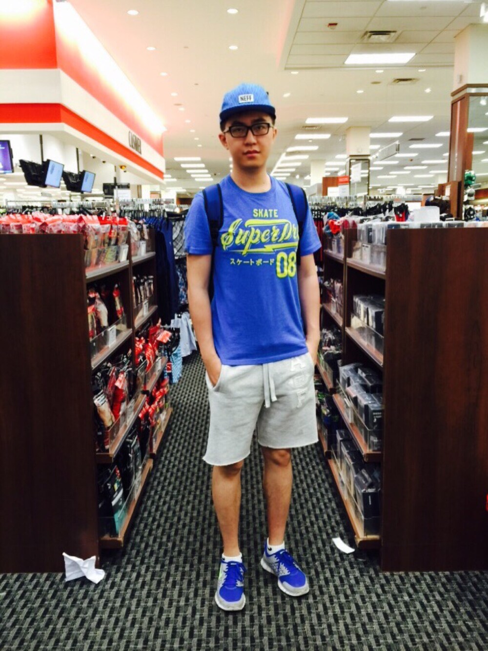 「NEW YORK、queens、sporty」｜「NEFFのアイテム（サンバイザー、ブルー系）」を使った、NYCライフさん（メンズ・183cm）の夏コーディネートの1枚目の写真