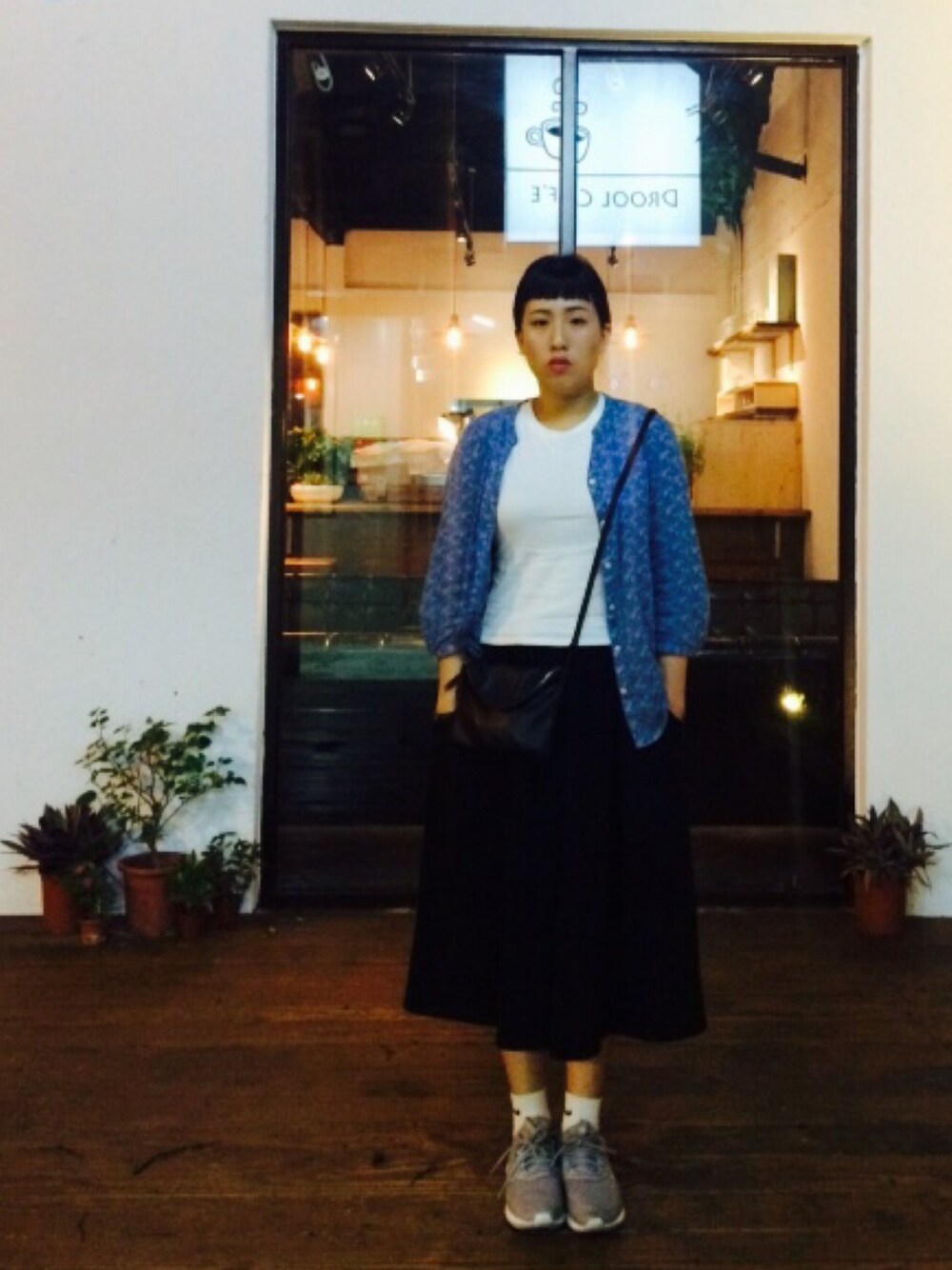 「UNIQLOのアイテム（カーディガン/ボレロ、ブルー系）」を使った、Luさん（レディース・166cm）の春コーディネートの1枚目の写真