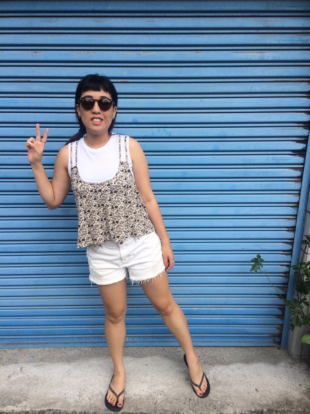 「Sunglasses、ray ban、white」｜「FOREVER 21のアイテム（キャミソール、その他）」を使った、Luさん（レディース・166cm）の秋コーディネートの1枚目の写真