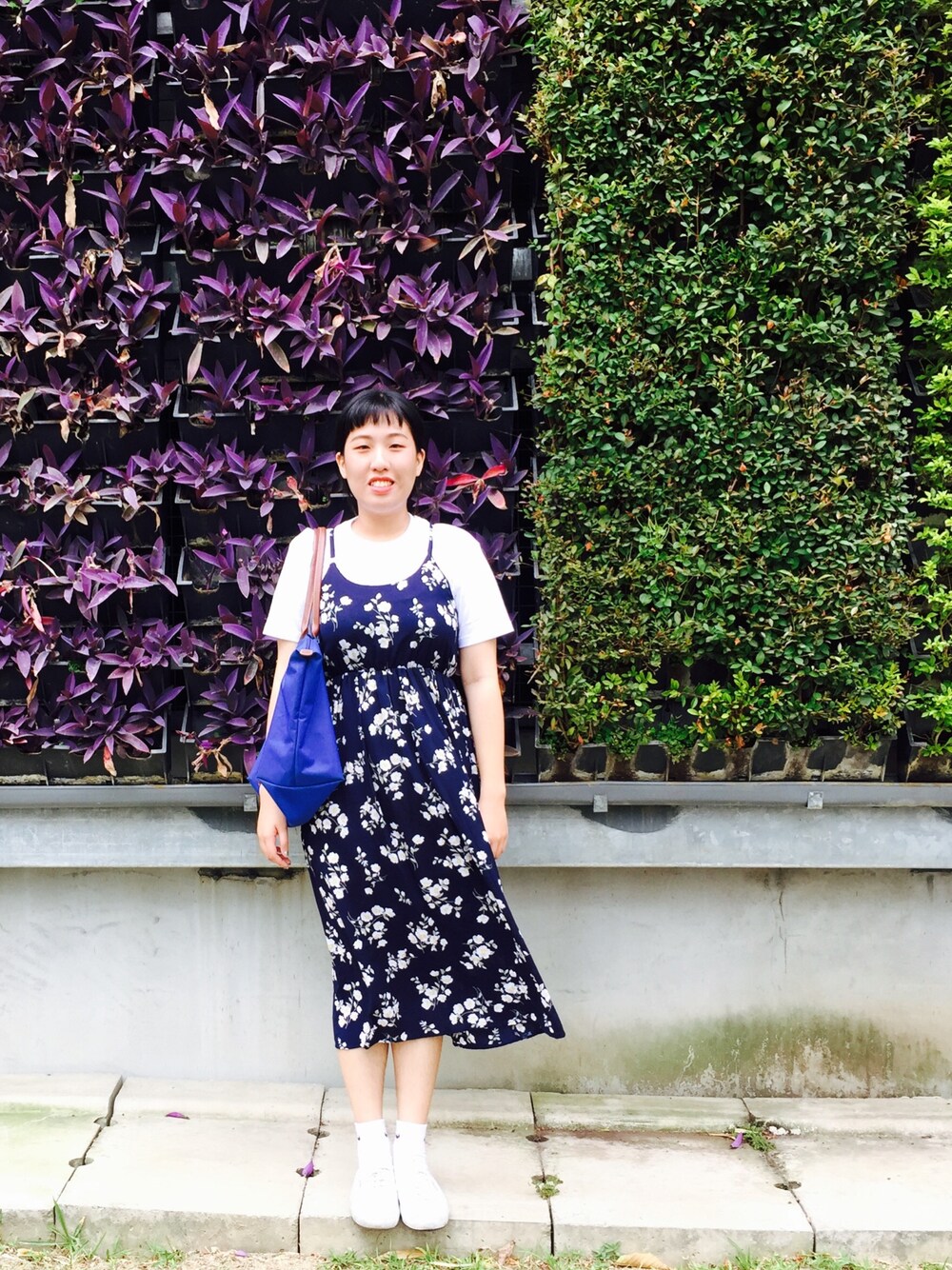 「dress、NIKE、weekend、girly  style 、girl、ootd」｜「LONGCHAMPのアイテム（バッグ、ブルー系）」を使った、Luさん（レディース・166cm）の秋コーディネートの1枚目の写真