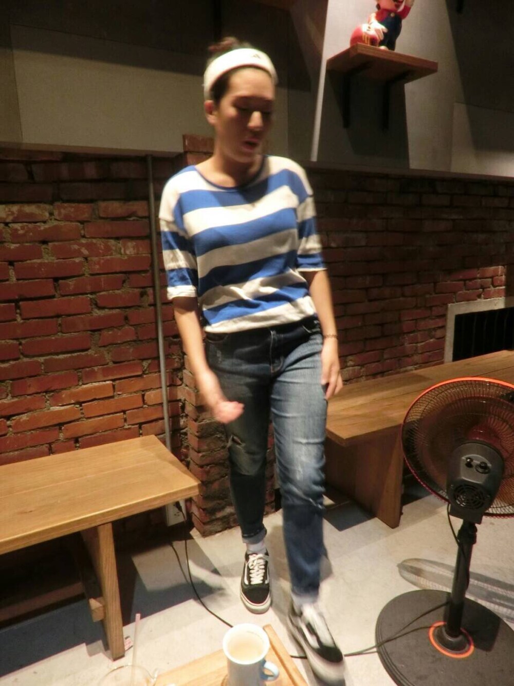 「blue、denim、Tshirts、VANS、girl、ootd、outfit、school、schoolgirl」｜「ZARAのアイテム（デニムパンツ、ブルー系）」を使った、Luさん（レディース・166cm）の秋コーディネートの1枚目の写真