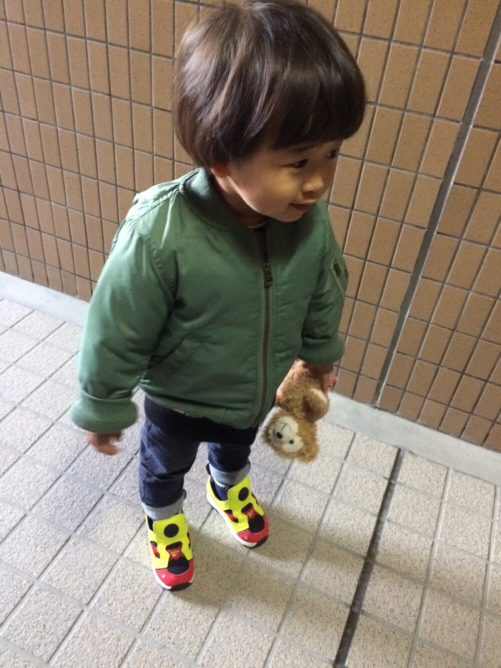 「MA-1、2歳、男の子、男の子コーデ、ポンプフューリー、BEAMS、ブルゾン、UNIQLO、ダッフィー」｜「B:MING by BEAMSのビーミング by ビームス / MA-1ブルゾン＜KIDS＞（MA-1、グリーン系）」を使った、canちゃんさん（キッズ・90cm）の冬コーディネートの1枚目の写真