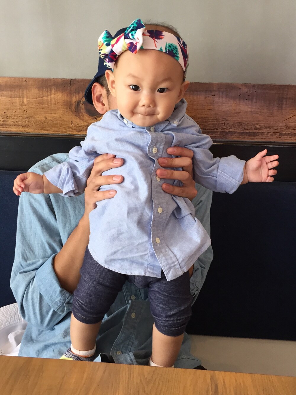 「海外セレブ風、海外子供服、娘コーデ、子供服、キッズコーデ」｜「RALPH LAURENのアイテム（シャツ/ブラウス、ブルー系）」を使った、natsunaさん（キッズ・60cm）の春コーディネートの1枚目の写真